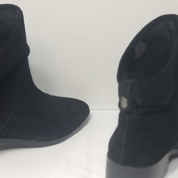 Women's Lucky Brand Suede Boots - Picture 3 of 16